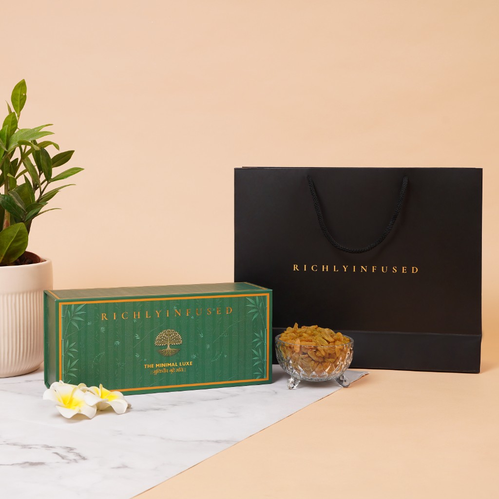 The Minimal Luxe — forest green heritage gift box with carry bag